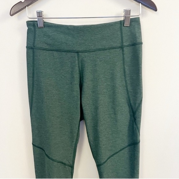 Outdoor Voices 3/4 Warm-up Crop Leggings in Hunter Green Size Medium Athletic - Picture 2 of 7